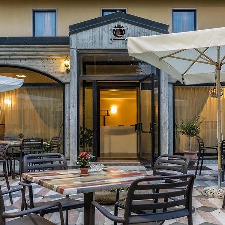 Hotel Postumia Dossobuono Bagian luar foto