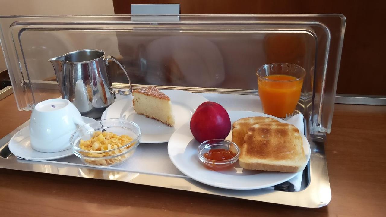 Hotel Postumia Dossobuono Bagian luar foto