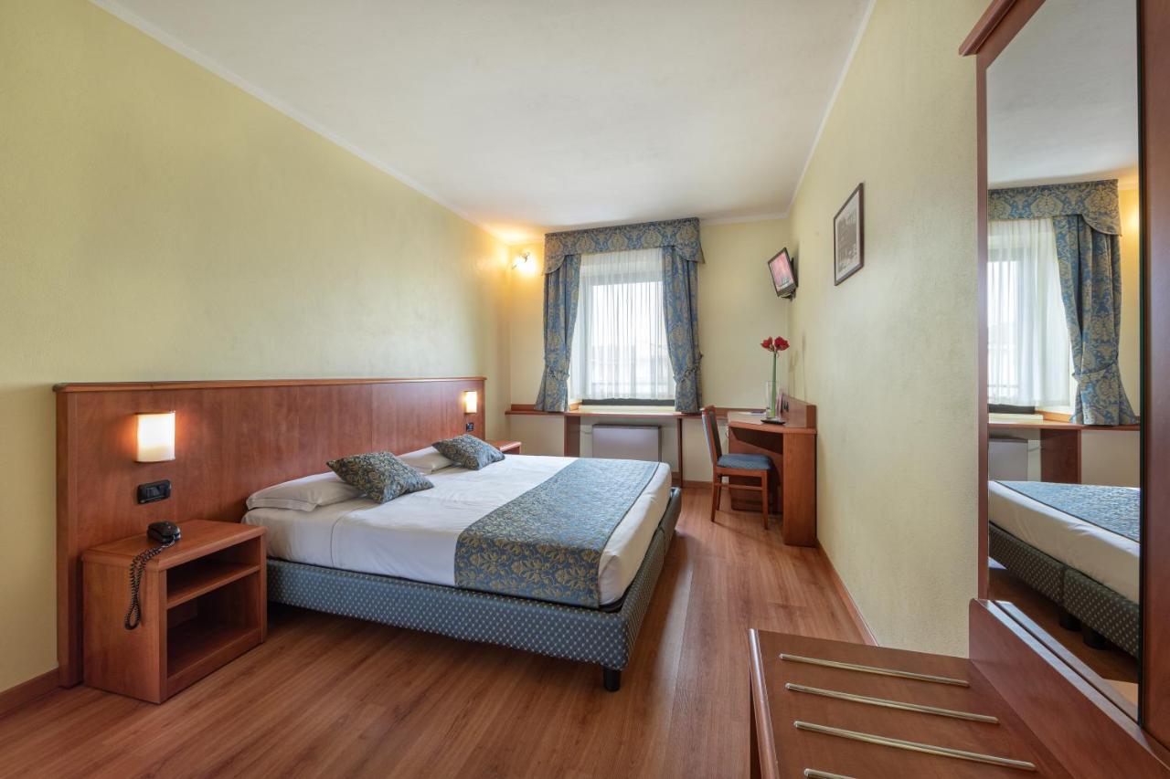 Hotel Postumia Dossobuono Bagian luar foto