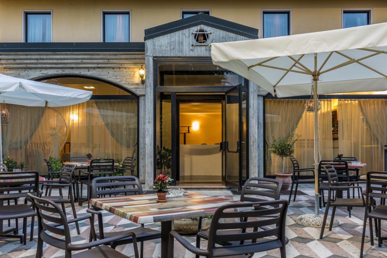 Hotel Postumia Dossobuono Bagian luar foto