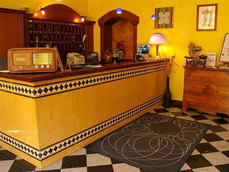 Hotel Postumia Dossobuono Bagian luar foto