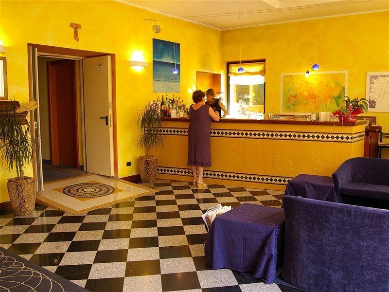 Hotel Postumia Dossobuono Bagian luar foto