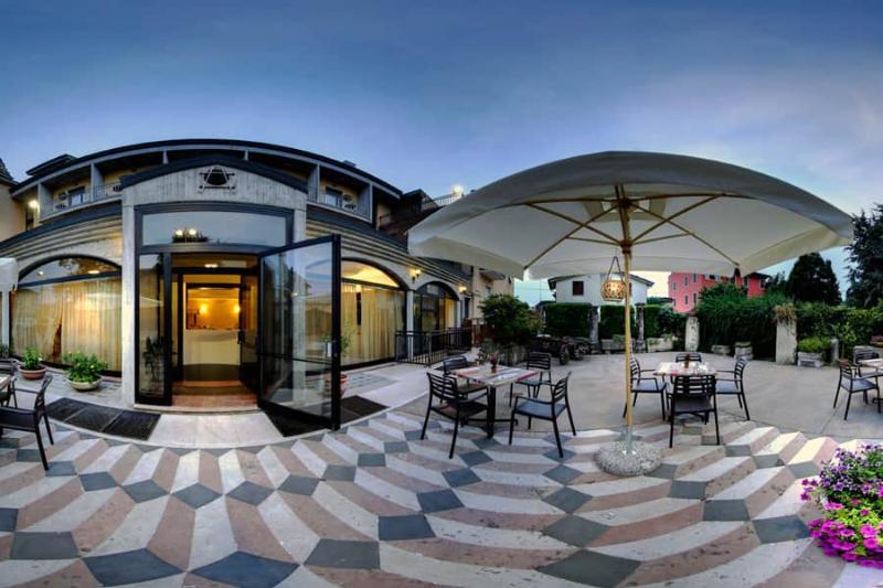 Hotel Postumia Dossobuono Bagian luar foto