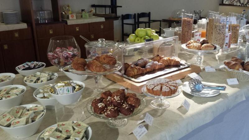 Hotel Postumia Dossobuono Bagian luar foto