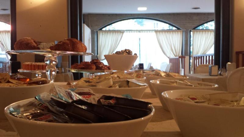 Hotel Postumia Dossobuono Bagian luar foto
