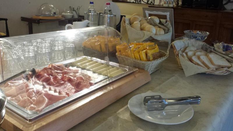 Hotel Postumia Dossobuono Bagian luar foto
