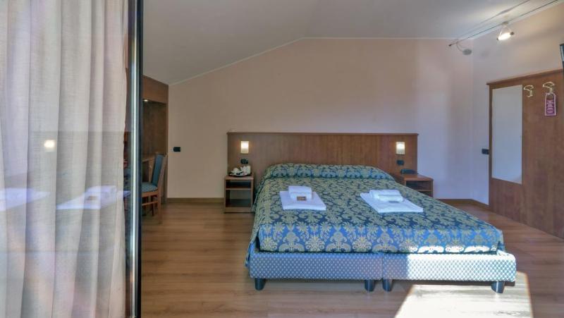 Hotel Postumia Dossobuono Bagian luar foto