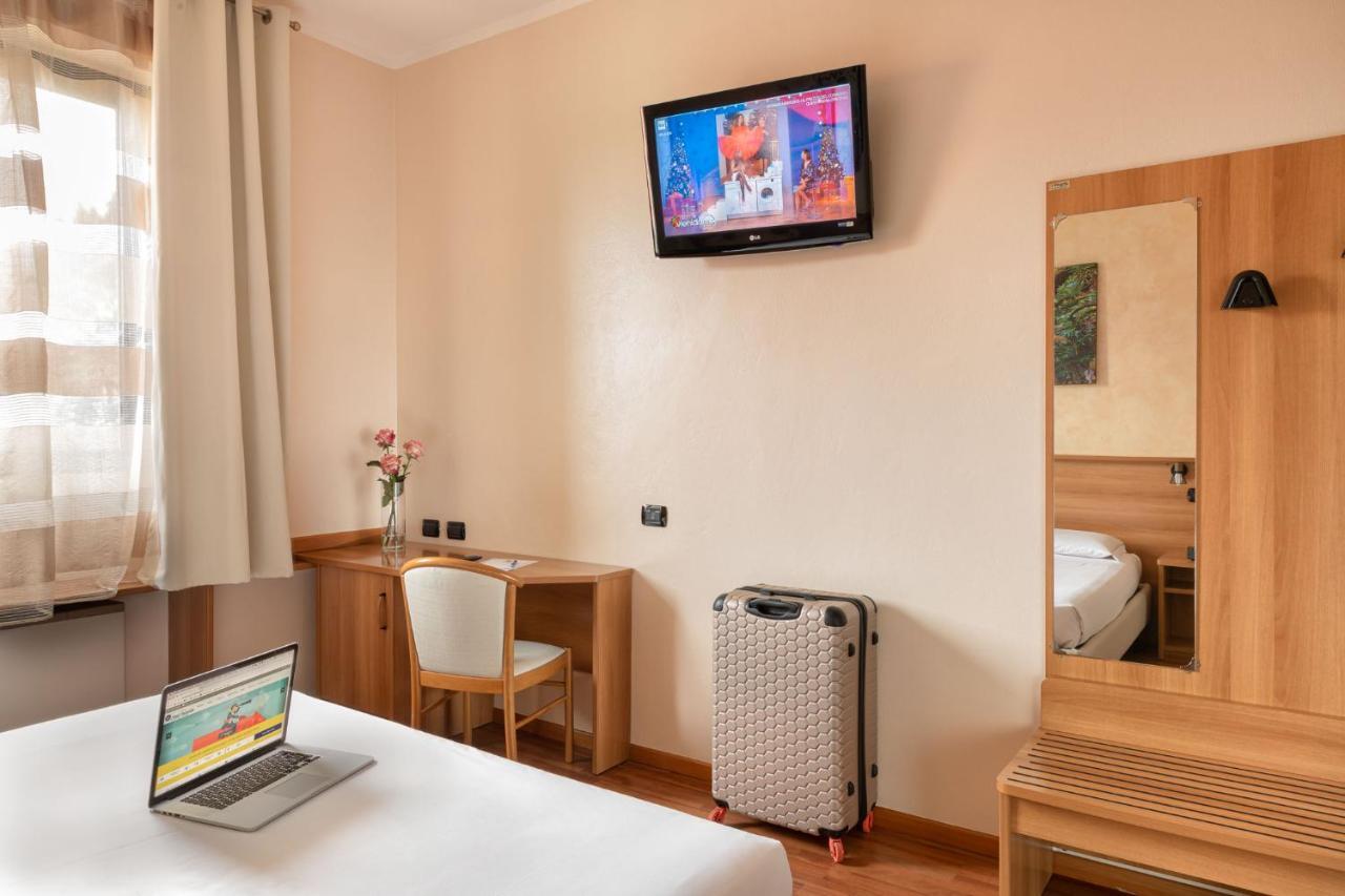 Hotel Postumia Dossobuono Bagian luar foto