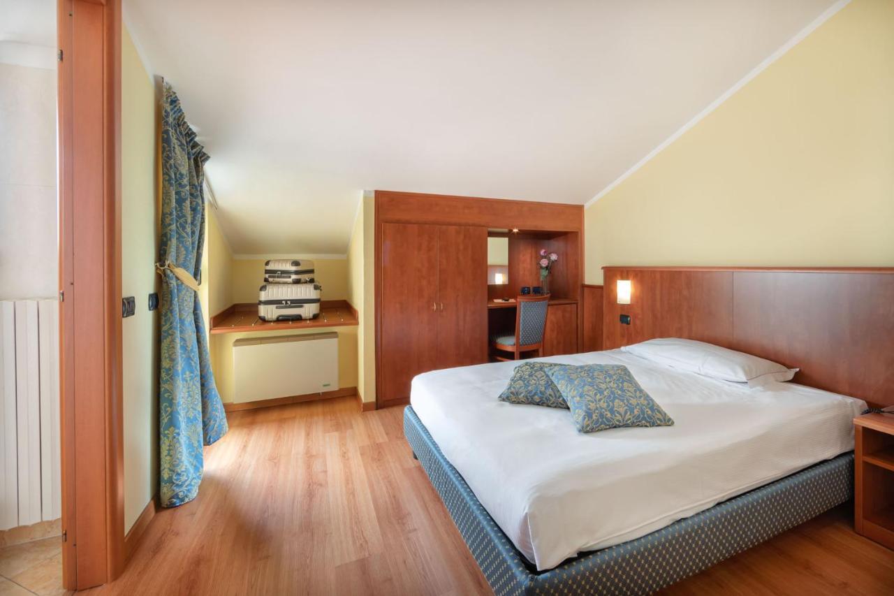 Hotel Postumia Dossobuono Bagian luar foto