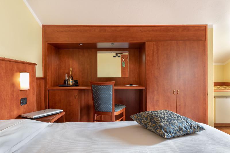 Hotel Postumia Dossobuono Bagian luar foto